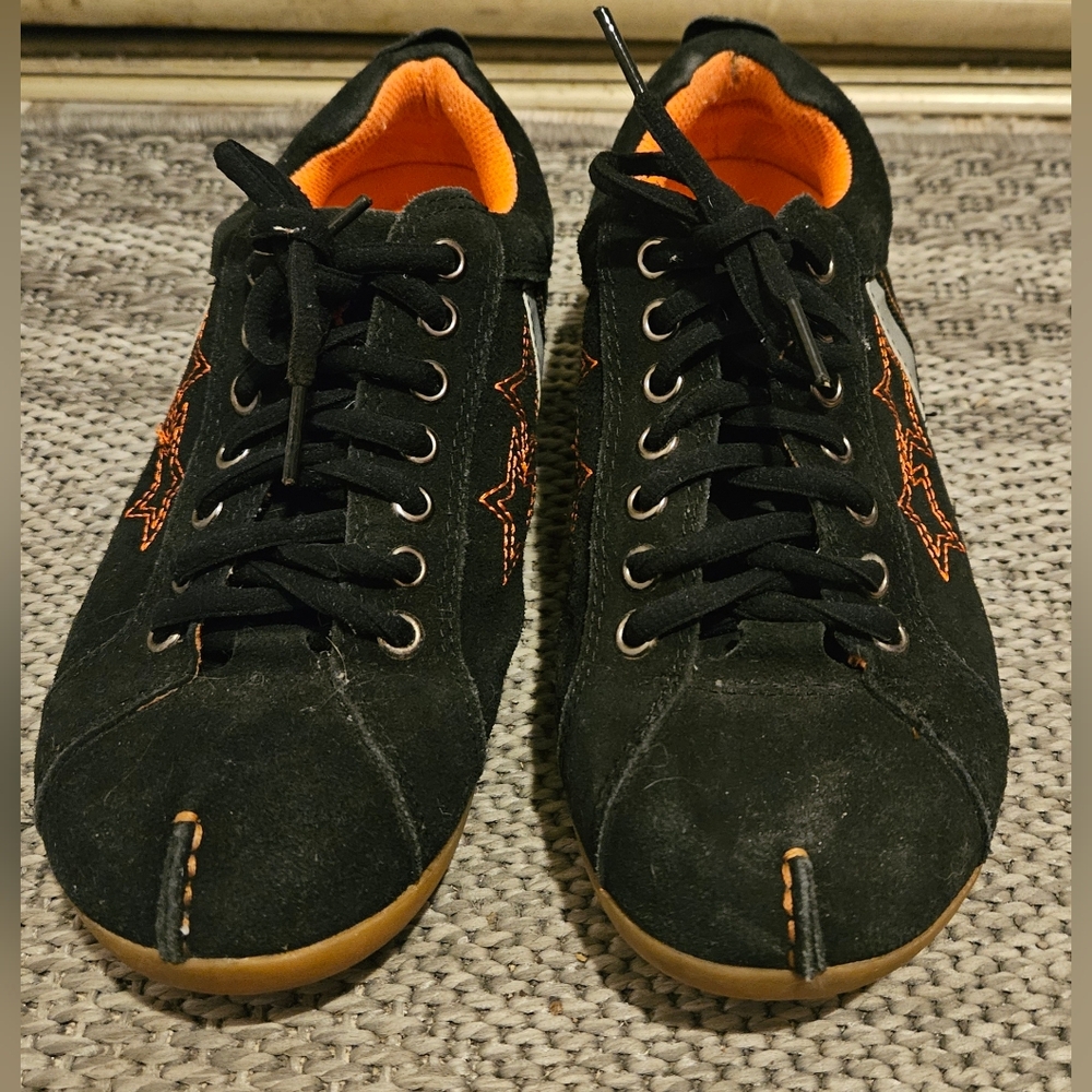 Black suede Gonnd sneakers with orange stitching and stars. 6.5